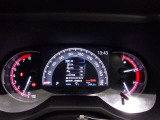 とっても見やすいメーターです。夜間時はラグジュアリーな気分にさせてくれる照明が魅力ですので、夜のドライブも楽しみになりますよ♪