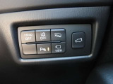 衝突軽減ブレーキなどの安全装備もしっかり装備されております!それに加え、オフロードトラクションアシストとリアパワーゲートもついてます!