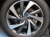 純正アルミホイール☆デザイン性と軽量化を両立させています!燃費も向上させてくれます♪