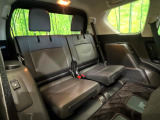 3列目シートはもちろん状態良好☆大人でもゆったりと座って頂けますので、大人数でのお出かけもラクラクです♪ご家族で、気の知れた仲間で、ドライブに行くのが楽しみですね♪