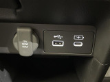 【USB端子USB接続もついていますので携帯などの電子機器の充電にも使えて便利です♪