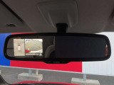 アラウンドビューモニターはバックミラー内にも表示できます!