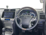 運転の際、常に目にする部分だけにシックで飽きのこないデザインが良いですね。