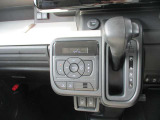 シフトレバーはインパネに付いておりますので、操作が楽です☆フルオートエアコンが付いております☆