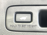 【パワーバックドア】スマートキーや運転席のボタンを押すだけでリアゲートが自動で開閉します!荷物を持っている時や、高い位置にあるバックドアを閉める際に便利な機能です♪