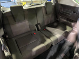 3列目シートはもちろん状態良好☆大人でもゆったりと座って頂けますので、大人数でのお出かけもラクラクです♪ご家族で、気の知れた仲間で、ドライブに行くのが楽しみですね♪