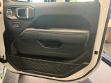 Jeepならではの頑丈性と気密性を高めたボディとなります。