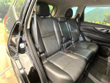 後部座席も気になるようなキズ・汚れやへたり等、大きなダメージはなく、良好な状態です。