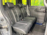 後部座席も気になるようなキズ・汚れやへたり等、大きなダメージはなく、良好な状態です。