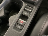セレクターノブの下に、3つの異なる加速感を楽しめるドライブモードスイッチがついています。一般道、スポーツ走行、エコ走行など、シーンに合わせて最適な加速感を楽しめるドライブモードスイッチです。