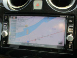 日産純正の地デジ対応ナビゲーションが装着されてます。
