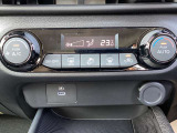 車内の温度管理がワンタッチで簡単に出来るのがオートエアコンです。これでいつでも快適ドライブが出来ますね!