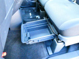 助手席シートの下にはアンダーボックスも装備してます★