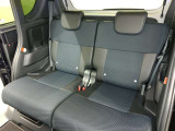 助手席側からの後席ビューです。