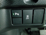 パーキングセンサーや横滑りを防ぐVSA等のスイッチ類は運転席の右側、手の届きやすい位置にあります。