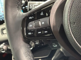 ステアリングにオーディオ操作スイッチが付いています。オーディオ画面に直接タッチしなくても操作が出来ますので、運転に集中できます。