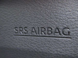 運転席側にSRS二-エアバックシステムを採用 万一の際の安全性を高めました