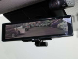車両後方を映し出します・スマートルームミラー装備です。