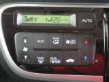 オートエアコン付きです☆温度を設定すれば自動で調節してくれる優れモノ♪♪