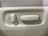 【パワーシート】スイッチ一つで簡単にシートの微調整が可能!電動だから力もいりません!快適なシートポジションにセットして、快適なドライブをお楽しみください。