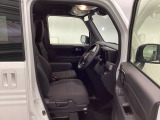 シートはフィット性も良く、楽な運転姿勢を保てます。