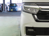 LEDヘッドライトは、点灯の瞬間から光量を発揮し、突然暗くなるトンネルなどでの安定感を高めます。