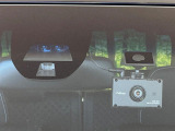 【シティブレーキアクティブシステム】低速走行中に前方の車両等を認識し、衝突しそうな時は警報とブレーキで衝突回避と被害軽減をアシスト。より安全にドライブをお楽しみいただけます。