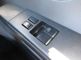 ビジネスカーでも快適装備は外せません。運転席&助手席はパワーウインドウです。(挟み込み防止機能付き)。