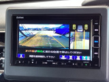 便利な3ビュー切り替え、ガイド線表示付きのバックカメラです!後退時、後方の視界をサポートします!