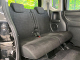 後部座席も気になるようなキズ・汚れやへたり等、大きなダメージはなく、良好な状態です。