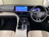 乗る者の気持ちをときめかせる上質な室内空間となっております。視界も広々で運転しやすいです。