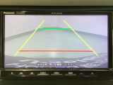 【バックカメラ】運転が苦手な方も車庫入れラクラクです!ギアをリバースに入れれば自動的に切り換わりますので、面倒な操作は不要です♪狭い駐車場もお車を傷つけず安心ですね!