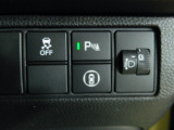 パーキングセンサーや横滑りを防ぐVSA等のスイッチ類は運転席の右側、手の届きやすい位置にあります。