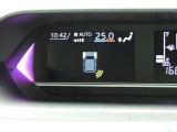 コーナーセンサー付きです。障害物に近づくと、表示や音声で知らせてくれる便利な機能です。車両感覚がつかみ易くなるので、オススメの装備です。