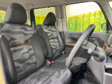 運転席シート廻りは使用感も少なく、良好な状態となっています。前オーナー様が丁寧に使っていたことがよくわかりますね。