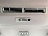 後席に送風口がついています。広い車内でもエアコンの空気を循環できます。