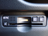 ■【ETC車載器】が装備されています。セットアップをしてお渡しとなり、ETCカードを差し込むだけで高速道路の利用が可能です。
