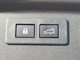 【パワーバックドア】スマートキーや運転席のボタンを押すだけでリアゲートが自動で開閉します!荷物を持っている時や、高い位置にあるバックドアを閉める際に便利な機能です♪