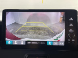 【バックモニター】後ろのカメラの映像をモニターに映し出すことができます!後方の見えない死角や、障害物との距離感をしっかり確認することができます!駐車が苦手な方におすすめです。