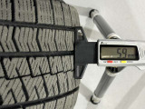 冬タイヤの残り溝は5.9mmです。スリップラインからは4.3mmとなっております。