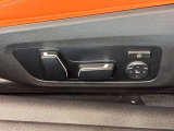 運転席になります。