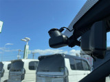 【ドライブレコーダー】映像・音声などの運転中の記録を残します。事故などを起こした起こされた時の証拠になりえますので、もしも時でも安心ですね。