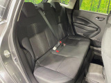後部座席も気になるようなキズ・汚れやへたり等、大きなダメージはなく、良好な状態です。