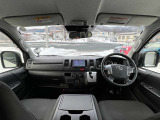 車内も広々としており、落ち着いた配色のインテリアで上質な空間となっております☆