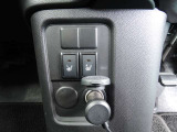 運転席と助手席には寒い日に嬉しいシートヒーターがついております!スイッチ一つで切り替えができます!