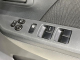 【電動格納ミラー】サイドミラーは電動格納式となっており、狭い駐車場でもキズがつくリスクを抑えられます。