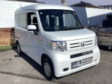 自社整備工場で点検整備をおこなってからお渡ししています。車検が残っている場合は『12ヶ月点検整備』を、車検整備付きの場合は『車検整備』をおこないます。整備費用は車両本体価格に含まれています。