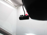 ドライブレコーダー☆いくら安全運転をしていても、事故に巻き込まれることもあります。万が一のときに証拠として使えるドライブレコーダー純正オプションで4万円ほどかかるものが付いています!