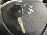【キーレス】少し離れた場所からでもボタン一つでドアの開錠・施錠ができるのでとっても便利!ドアの鍵穴周りに傷をつけることもありません♪