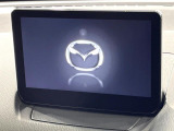 【マツダコネクトナビ】車内の雰囲気にマッチした一体型タイプのナビ。各種車輌設定やBluetooth再生等、様々な機能が楽しめます。直感的なダイヤル操作が可能で、使い勝手も良好です。